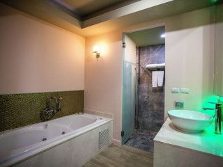 HULA HULA RESORT l truly tropical and fun wellness