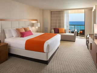 Hyatt Regency Waikiki Beach Resort & Spa