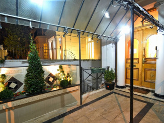 HYDE PARK APARTMENTS