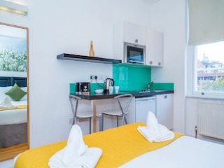 HYDE PARK EXECUTIVE APARTMENTS