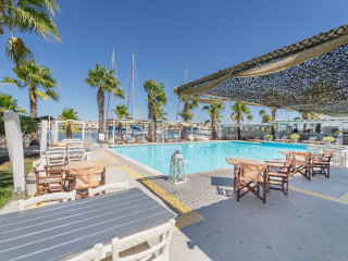 Ianos Hotel