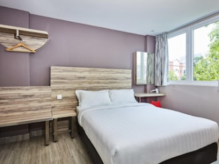 IBIS BUDGET SINGAPORE CRYSTAL