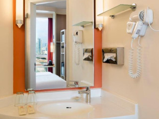ibis Hong Kong Central & Sheung Wan Hotel