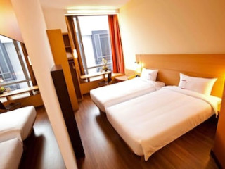IBIS SINGAPORE NOVENA (SG CLEAN)