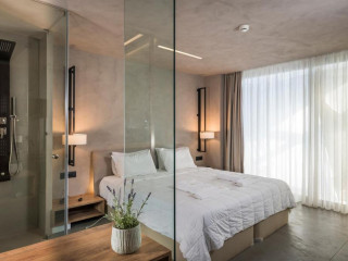 Icarus Hotel