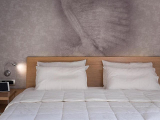 Icarus Hotel