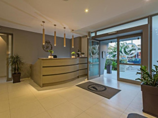 Icarus Suites & Apartments