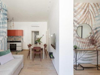 IFLAT COLORFUL AND BRIGHT APARTAMENT IN MONTI