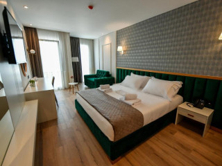 Iliad Hotel