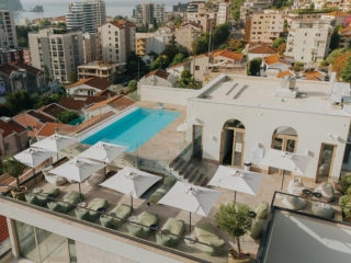 Infinity Hotel & More