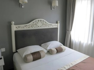 INN AT TEMPLE STREET