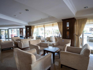 Latanya Park Resort
