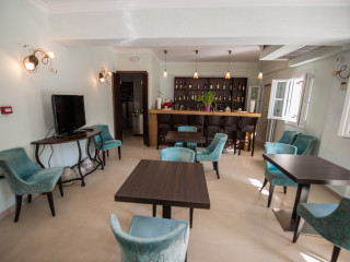 Ionis Hotel