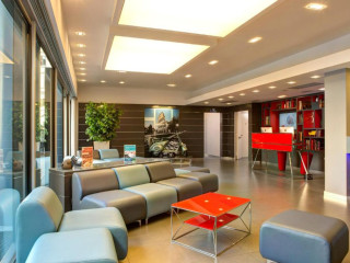iQ Hotel Roma
