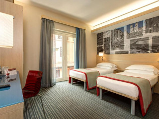 iQ Hotel Roma