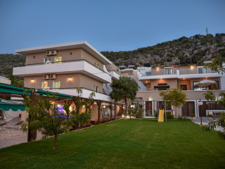 Iraklis Apartments Stalis