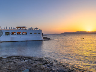Isla del Sol Apartments
