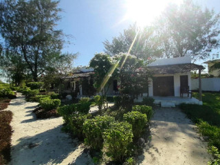 Jaribu Beach Hotel