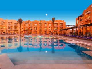 Lichnos Beach Hotel & Suites
