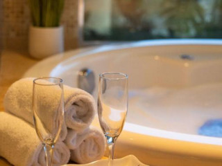 Ka Laʻi Waikiki Beach, LXR Hotels & Resorts