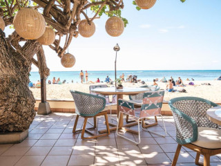 Kaimana Beach Hotel