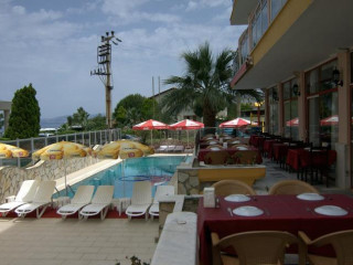 KALAMAKI BEACH HOTEL