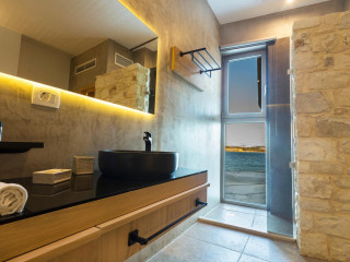 Kalamaki Luxury Suites