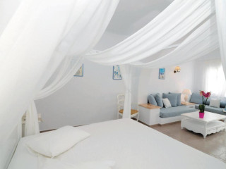 Kamari Hotel