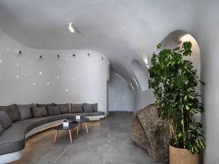 Kasimatis by La Perla