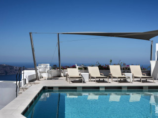 Kasimatis by La Perla