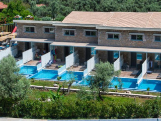 Kastro Maisonettes With Private Pool