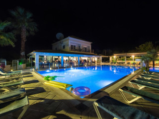 Kavos Plaza Hotel