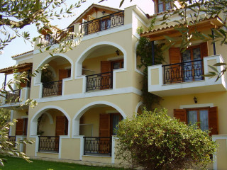 Kavos Psarou Studios & Apartments