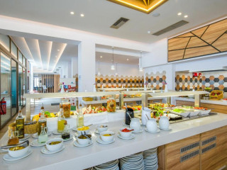 KIANI BEACH RESORT
