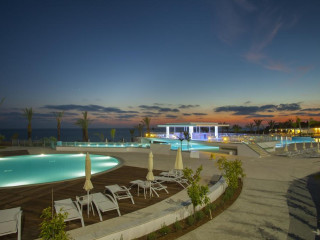 King Evelthon Beach Hotel & Resort 