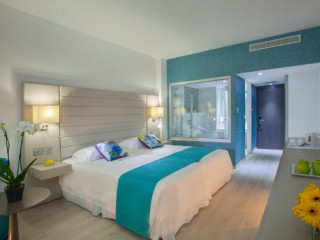 KING EVELTHON BEACH HOTEL & RESORT
