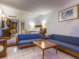 Kipriotis Maris Suites