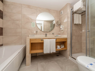 Golden 5 Sapphire Suites Hotel