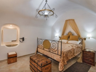 KOKOS TRADITIONAL HOUSES