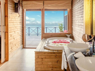 Komandoo Island Resort & Spa