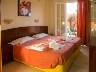 Kouros Studios and Apartments