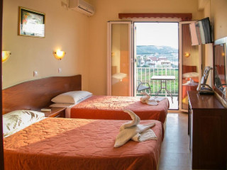 Kouros Studios and Apartments