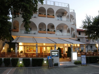 Kronos Hotel