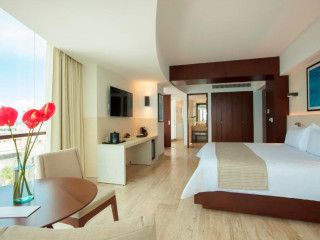 Krystal Grand Cancun Resort