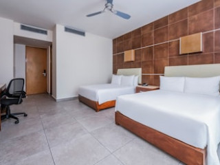 KRYSTAL URBAN CANCUN CENTRO