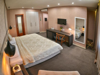 La Bohème Hotel