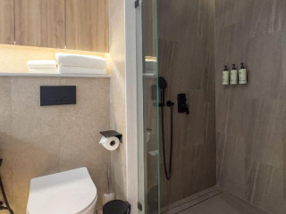 La Green Hotel & Residence