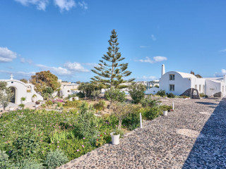 La Maison Luxurious Living