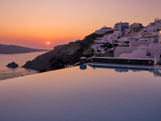 La Perla Villas & Suites