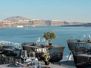 La Perla Villas & Suites